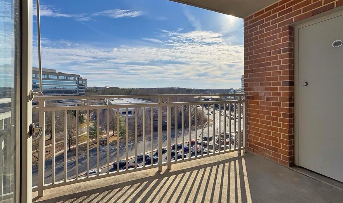 Building Photo - 11800 Sunset Hills Rd