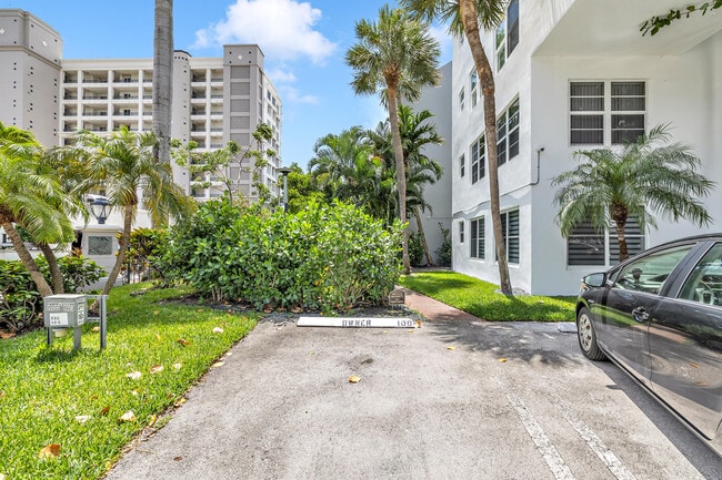Building Photo - 2870 NE 14th Street Causeway