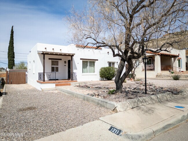 Building Photo - 1211 Mesita Dr