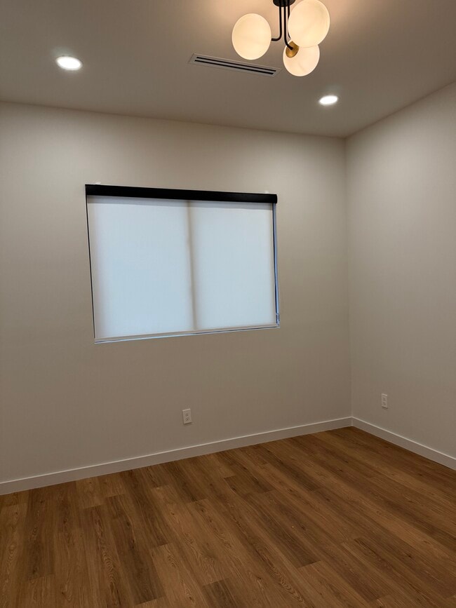 Building Photo - 714 Sage Ln