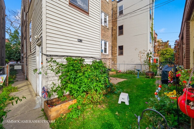 Building Photo - 2045 W Farragut Ave