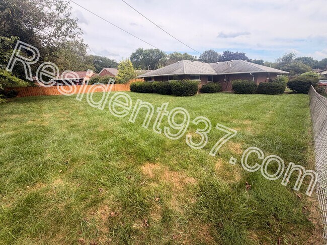 Building Photo - 3593 Elmira Dr