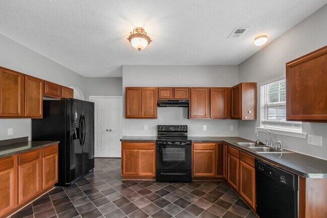 Building Photo - 4 Bedroom 3 bath Gorgeous Home