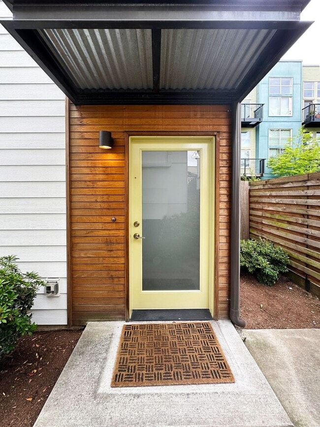 Building Photo - 3Bd/3Ba Seattle Townhouse