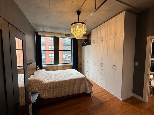 Building Photo - 411 W Ontario St