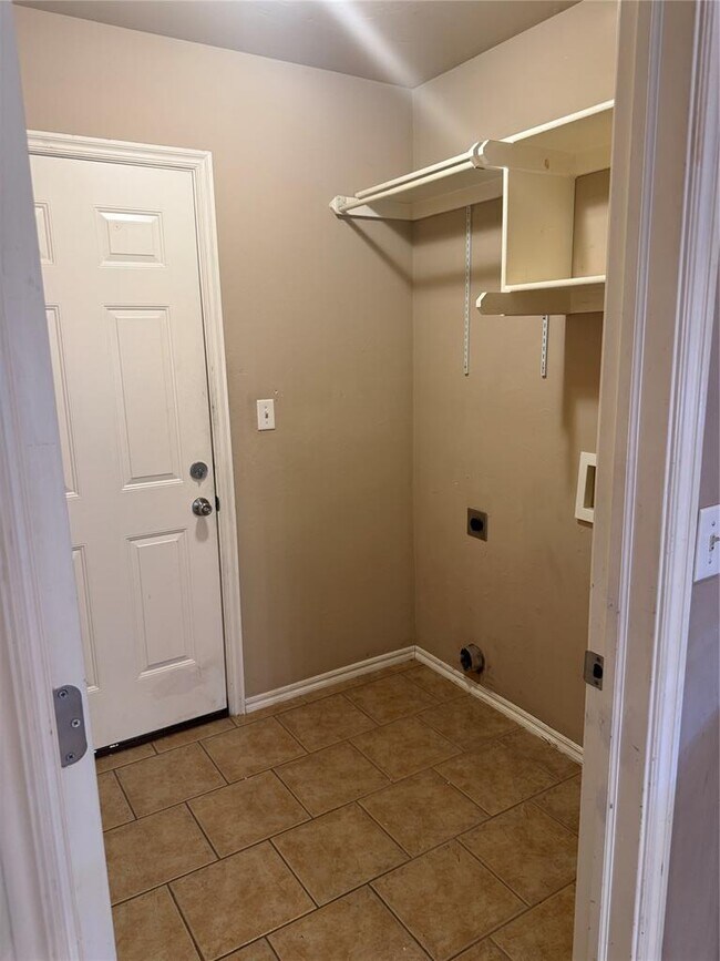 Building Photo - 400 S Castle Ridge Ln