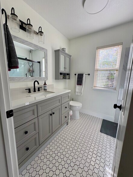 Building Photo - 928 Carter St