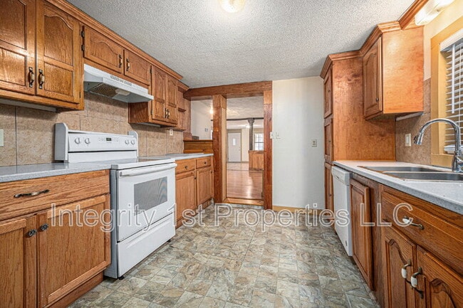 Building Photo - 618 N 11th St