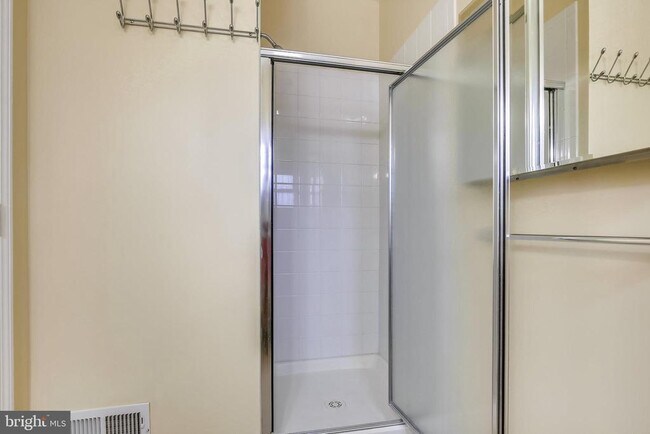 Building Photo - 119 N Peyton St