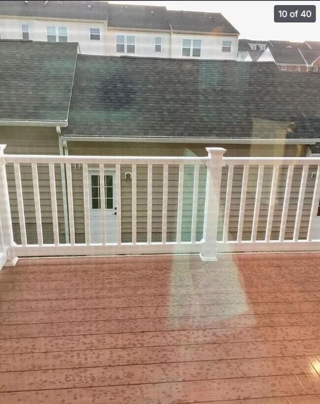 Building Photo - Large Townhome in Wormans Mill!