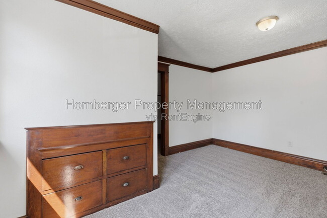 Building Photo - 1128 W Spofford Ave