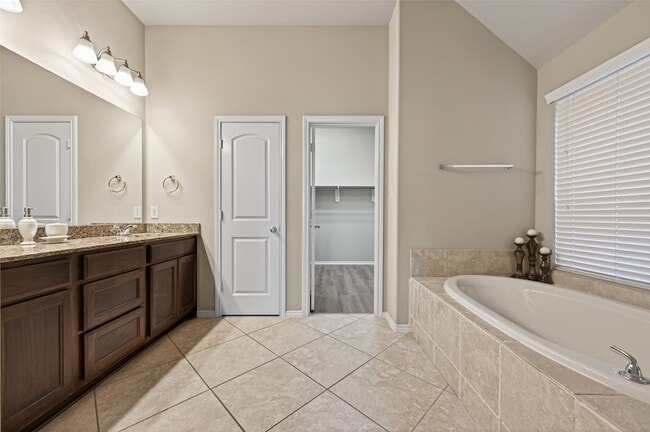 Building Photo - 11515 Elizabeth Brook Dr