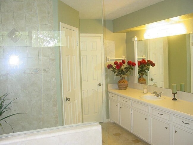 Building Photo - 719 Shenandoah Dr