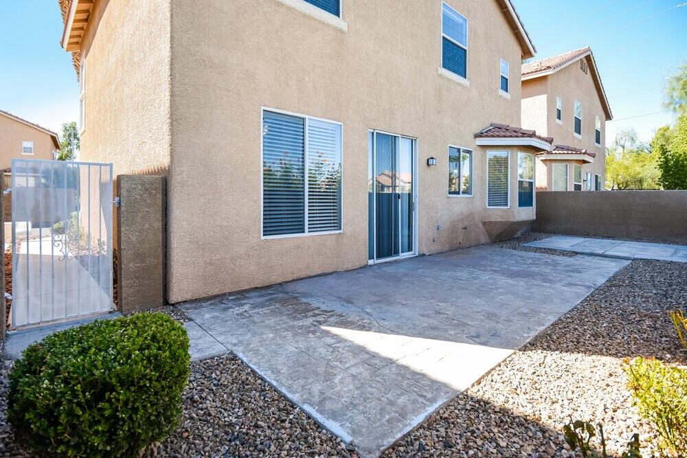 Building Photo - 7534 Luna Del Rey St