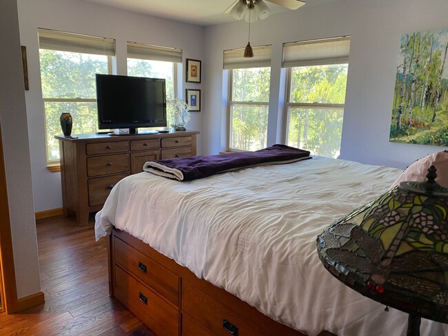 Building Photo - Deed Restricted! 3 bedroom in Monarch Town...