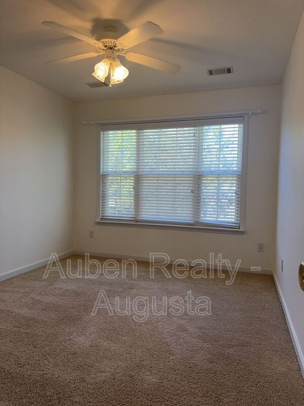 Building Photo - 901 McMillan Cir