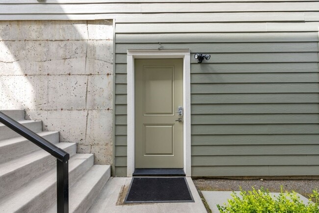 Building Photo - Studio