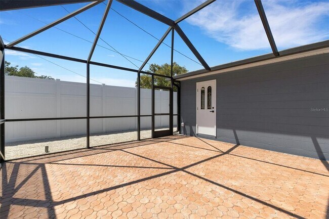Building Photo - 4645 Hunter Ridge Dr
