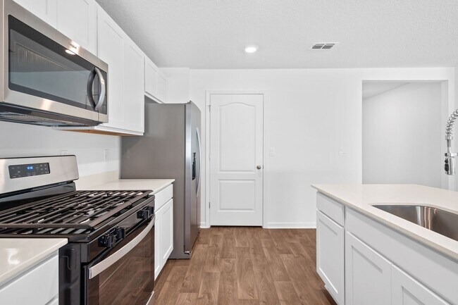 Building Photo - Almost New Home