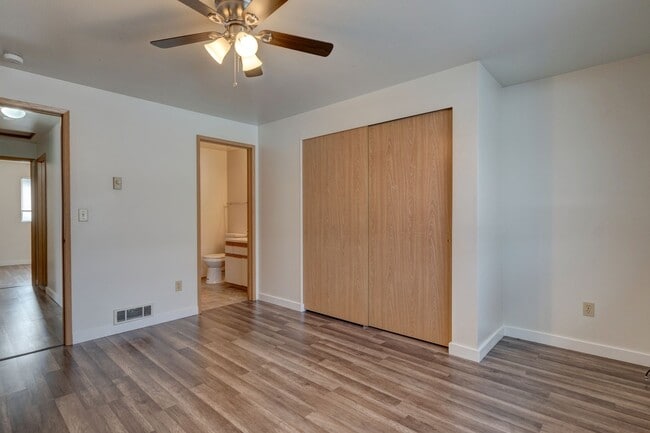 Building Photo - 2 Bedroom/2 Bath in Courtyard Condos