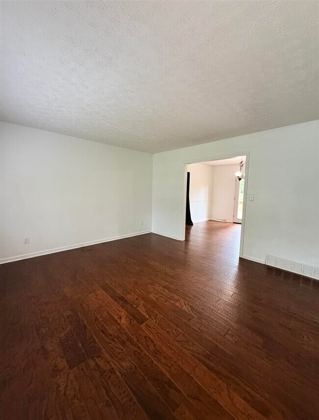 Building Photo - 806 Shawnee Way