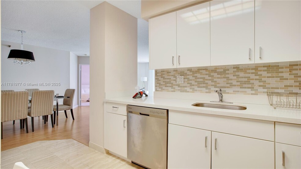 Building Photo - 3600 Mystic Pointe Dr