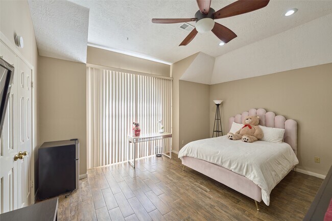 Building Photo - 121 April Waters Dr N