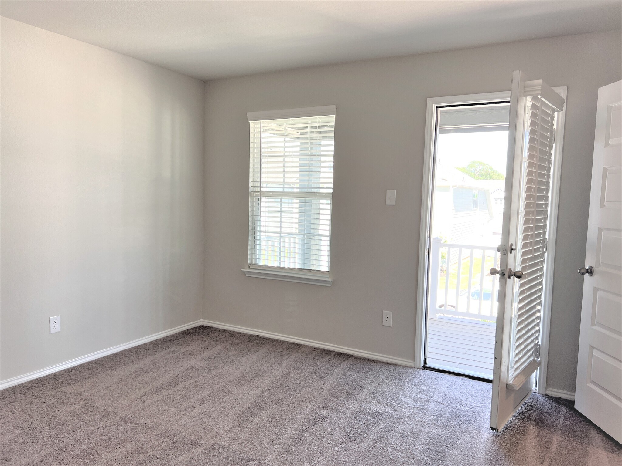 Building Photo - 5945 Hopkins Dr