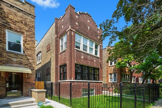 Building Photo - 2726 N Harding Ave