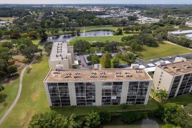 Building Photo - 900 Cove Cay Dr
