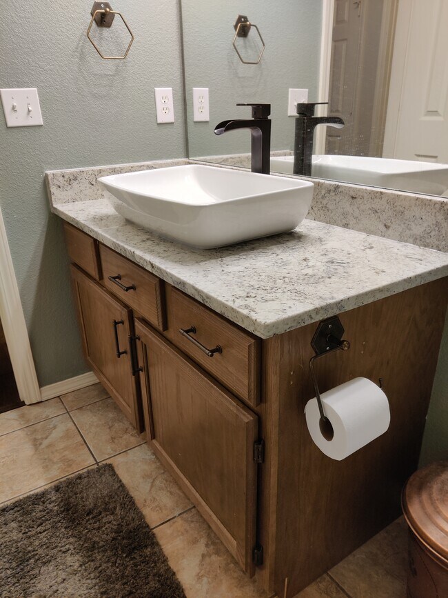 Building Photo - 22 Lyndhurst Dr