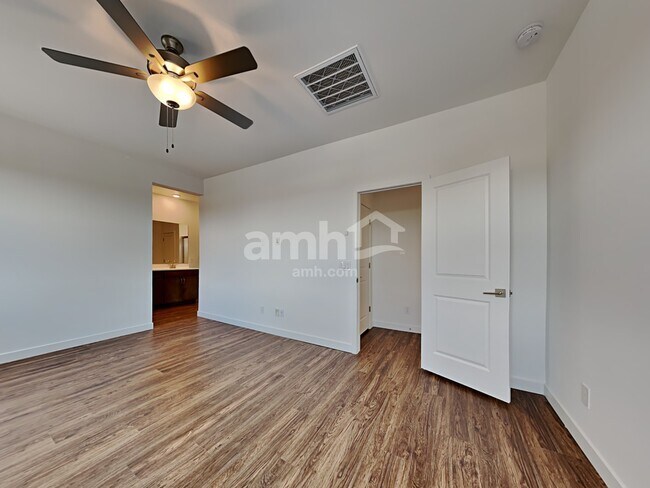 Building Photo - 4214 S 105th Dr