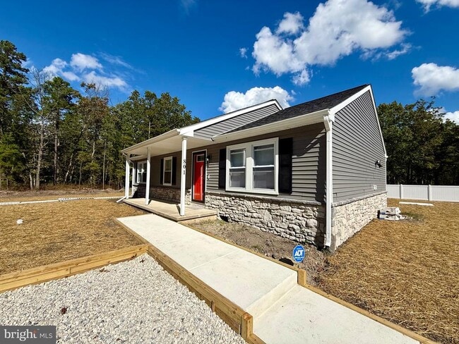 Building Photo - 801 6th Rd