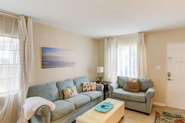 Building Photo - 1887 Hyde Park St