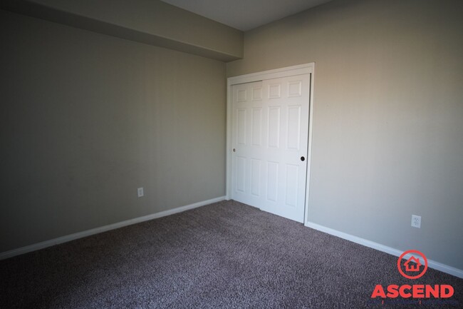 Building Photo - Cutest Condo  in Downtown Bakersfield!