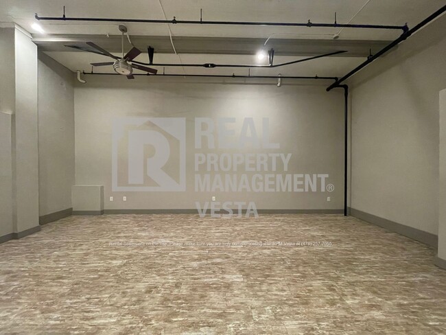 Building Photo - Studio Apartment - Prime Downtown Location