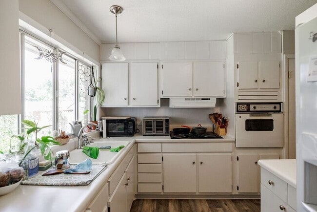 Building Photo - 265 Brentwood Dr