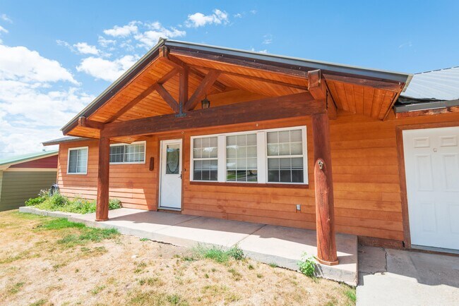 Building Photo - 307 N 3rd St