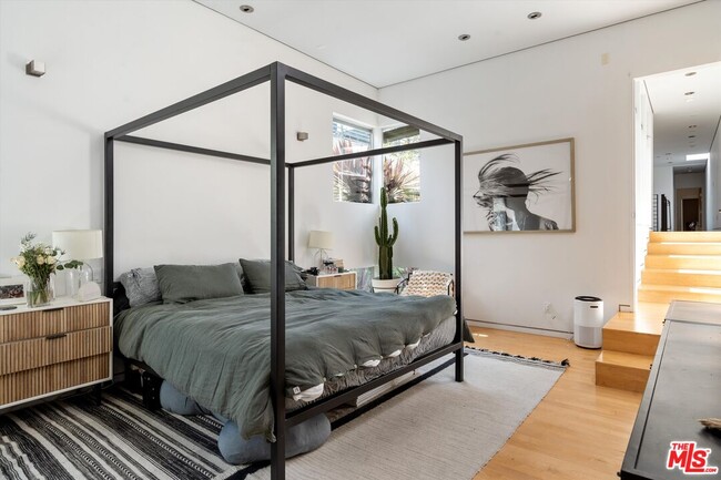 Building Photo - 720 Brooks Ave