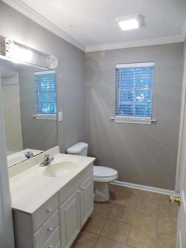 Building Photo - **Available Now** Updated 3 Bedroom Home i...