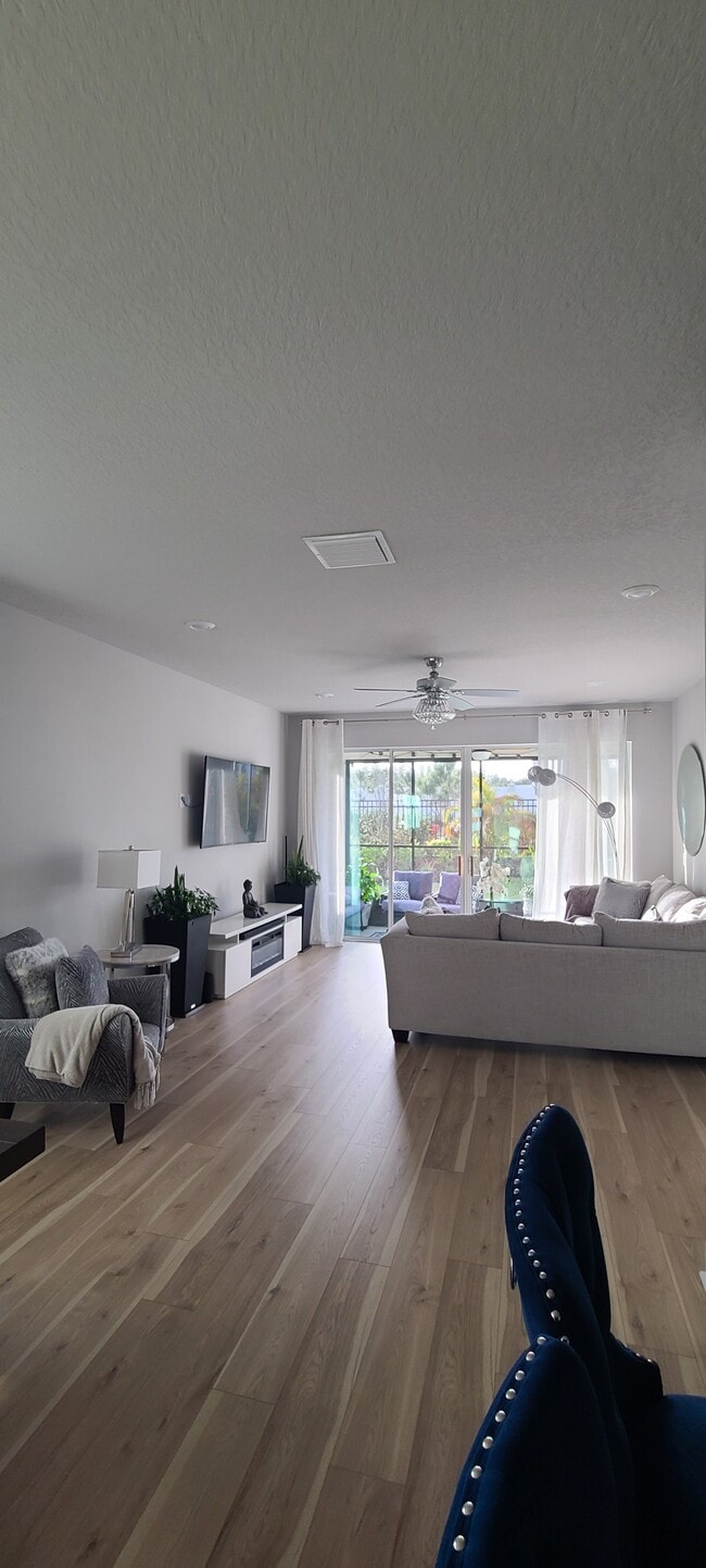 Building Photo - 5633 Del Coronado Dr