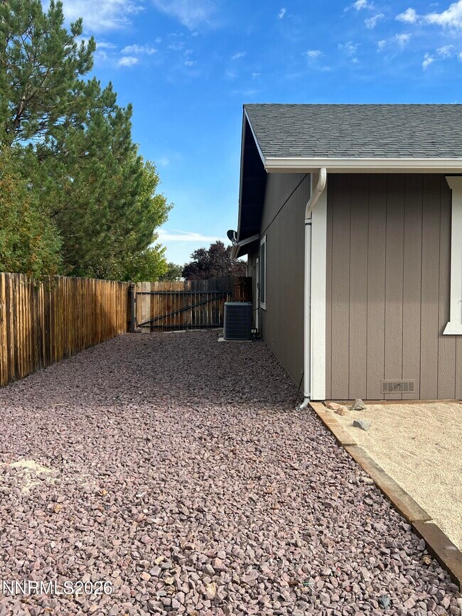 Building Photo - 2175 Albatross Way