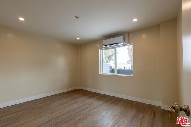 Building Photo - 2656 W Carson St