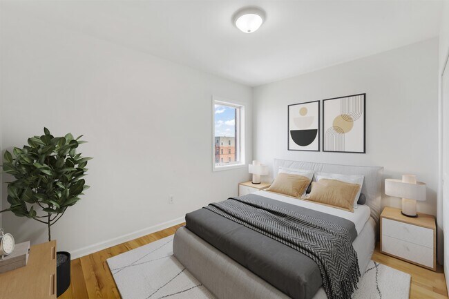 Building Photo - 605 New York Ave