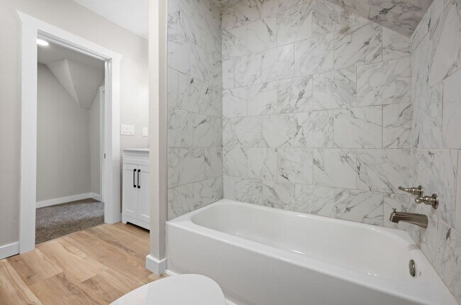 Building Photo - FIRST MONTHS RENT IS FREE! Beautiful remodeled home in Bolivar located near the square! 3 bedroom...