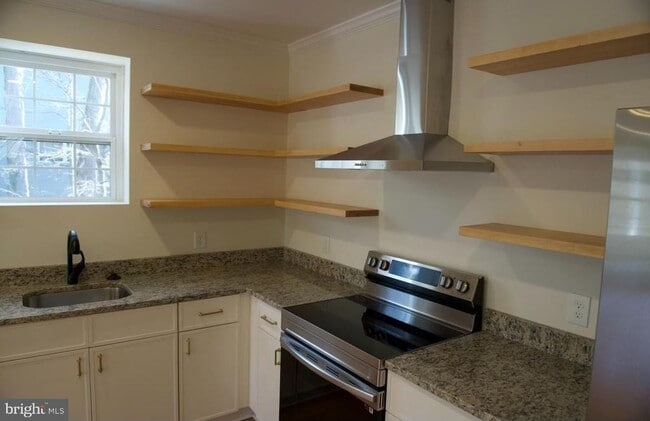 Building Photo - 906 Litchfield Rd