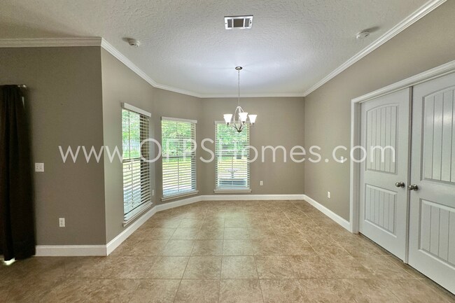 Building Photo - South Crestview 4/3 Available NOW!