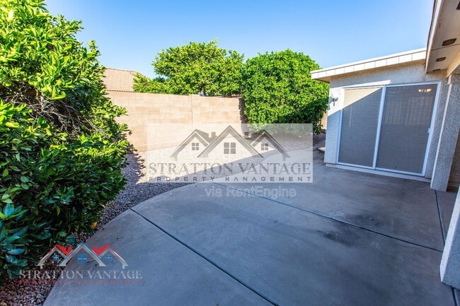 Building Photo - 10864 E Lindner Ave