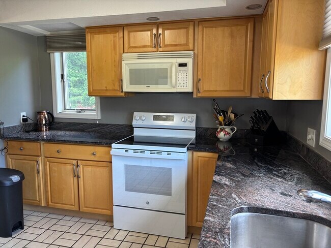 Building Photo - 701 Sherwood Forest Ln