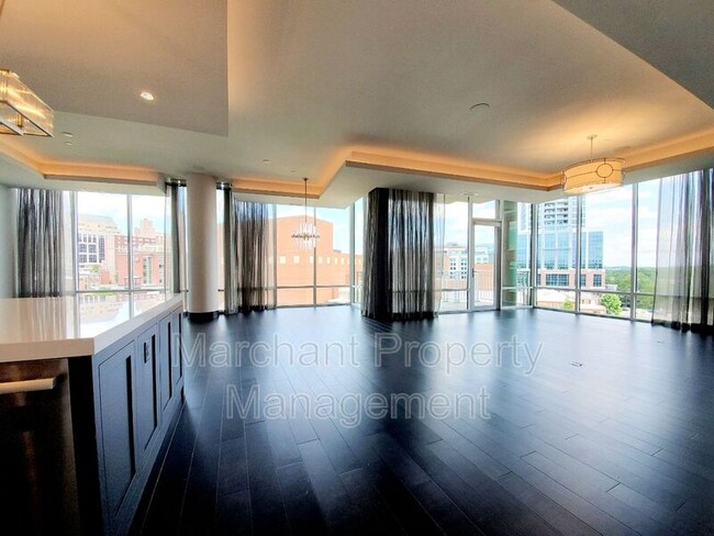 Building Photo - 220 Riverplace